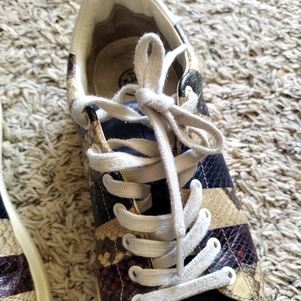 AS IS Tory Burch Howell Court Sneakers Stripped Snake Print Sz 8,5